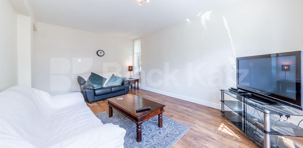 Modern spacious one bed in central location and mins to Regents Park Clarence Gardens, Regents Park / Camden